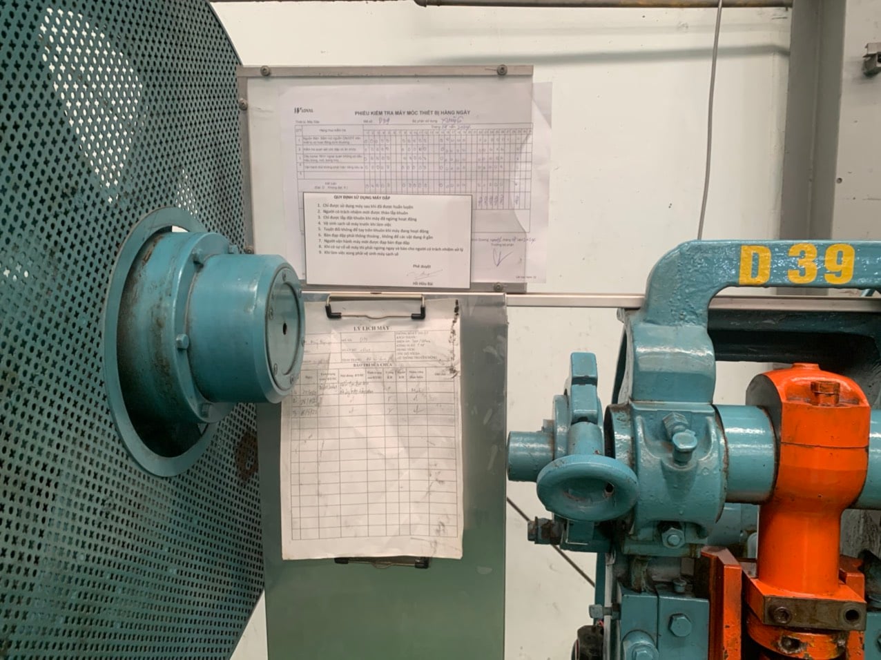 Mantenacne checksheet & Machine history.jpg